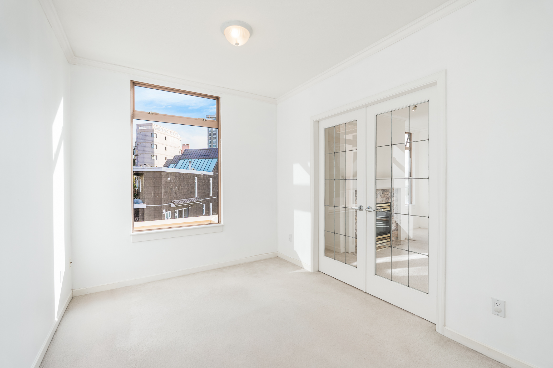 #302 - 2271 Bellevue Avenue